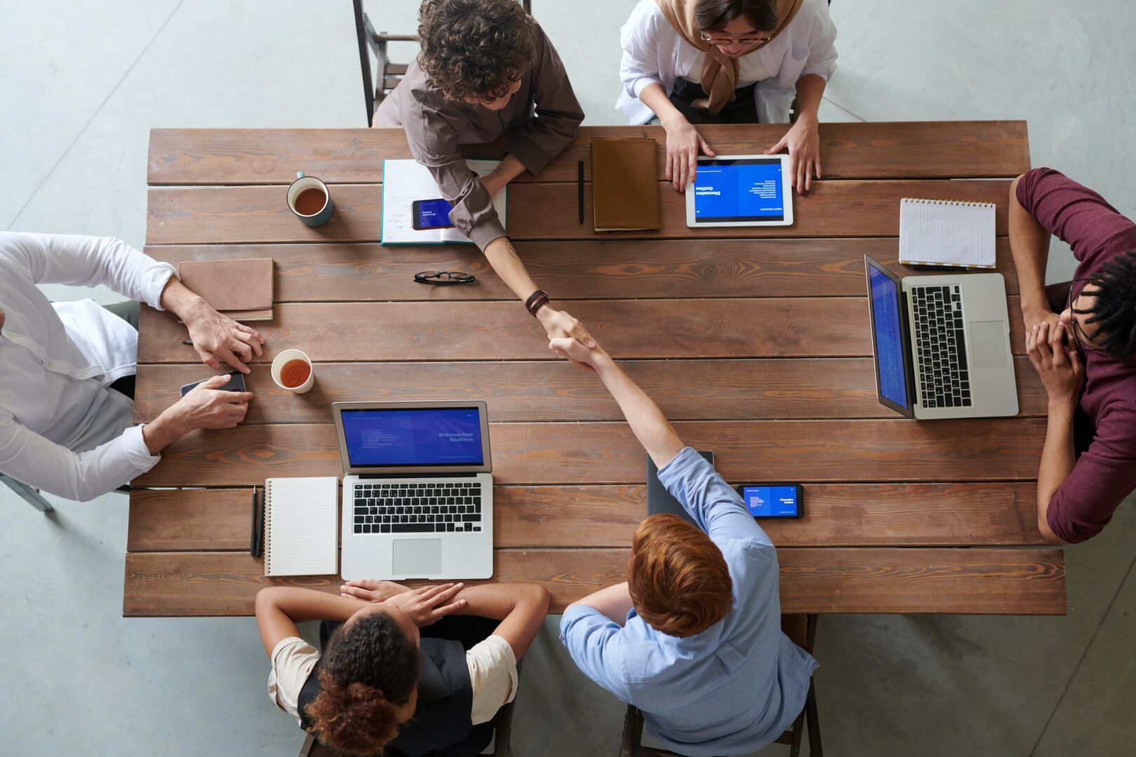 group-of-person-sitting-indoors-3184306 (1)